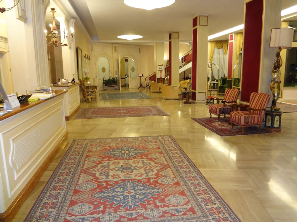 Die elegante und großzügige Hotelhalle Hotel Ariston Molino