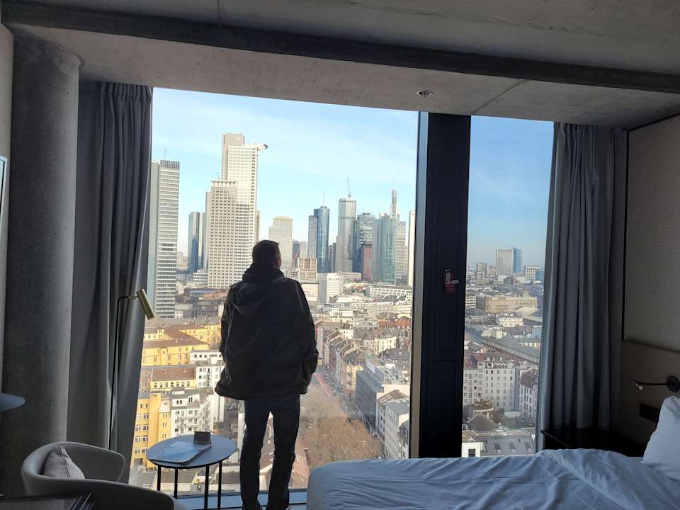 Zimmer NH Collection Frankfurt Spin Tower