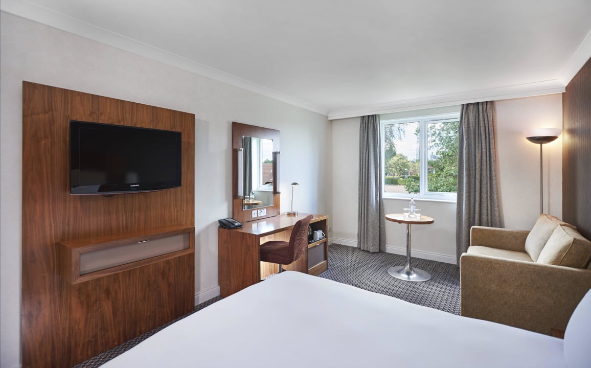 Standard Family Room DoubleTree by Hilton Hotel Bristol North