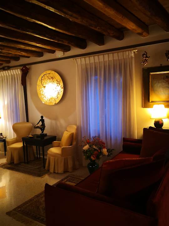 Lobby Cinqueteste Luxury Home