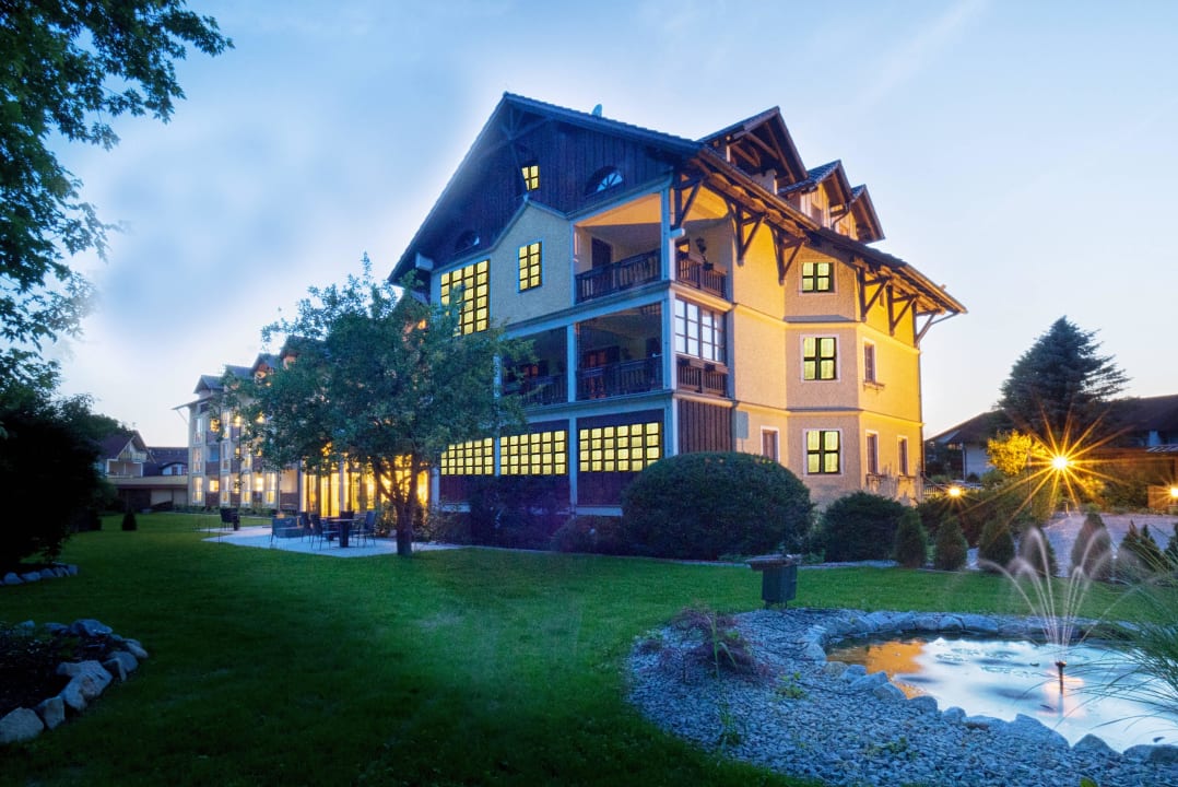 Hotelansicht bei Dämmerung Richstein's Posthotel