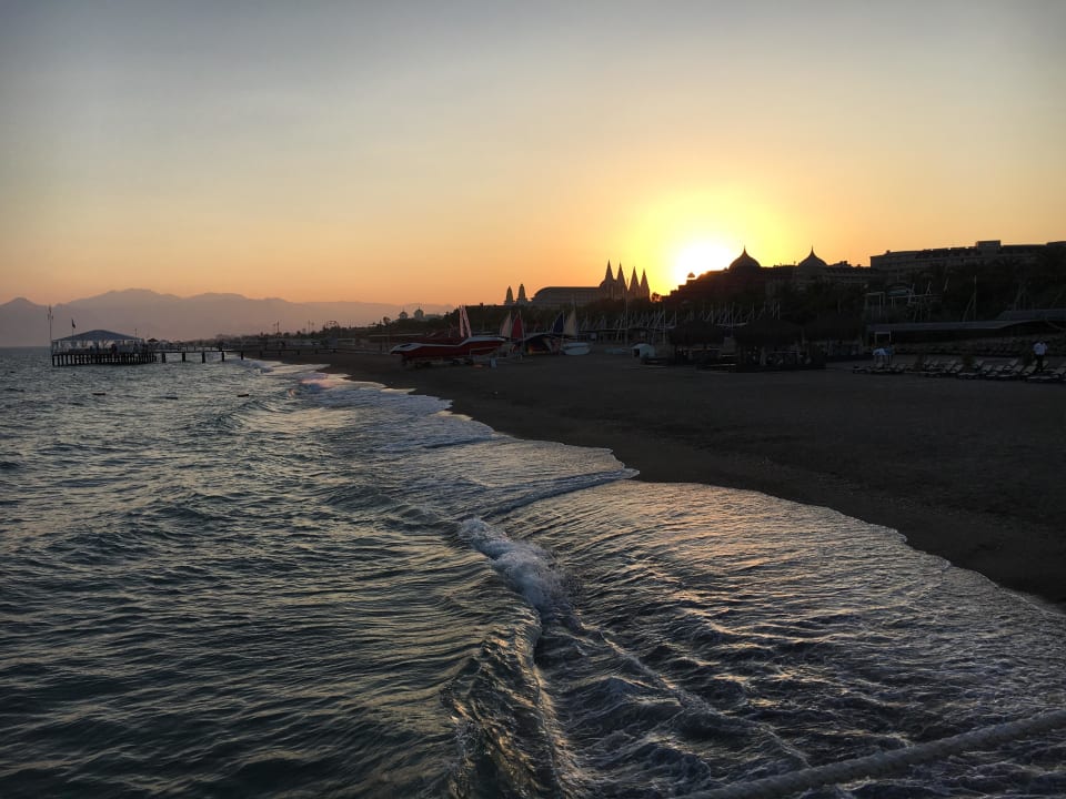 Sonnenuntergang schön ! Limak Lara Deluxe Hotel & Resort