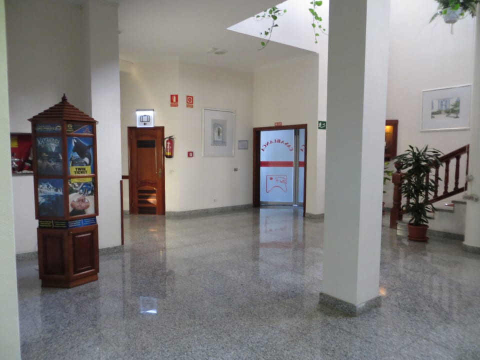 Ausgang zur Tiefgarage Apartamentos Casablanca