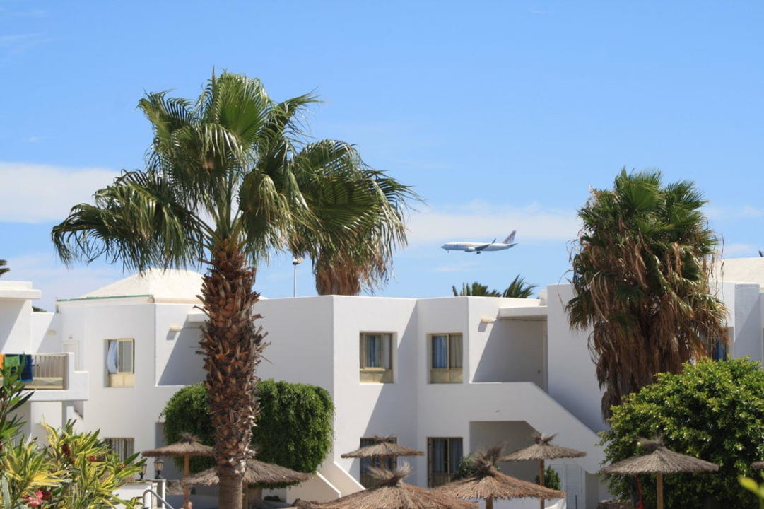 Flugzeug im Landeanflug Hotel Floresta