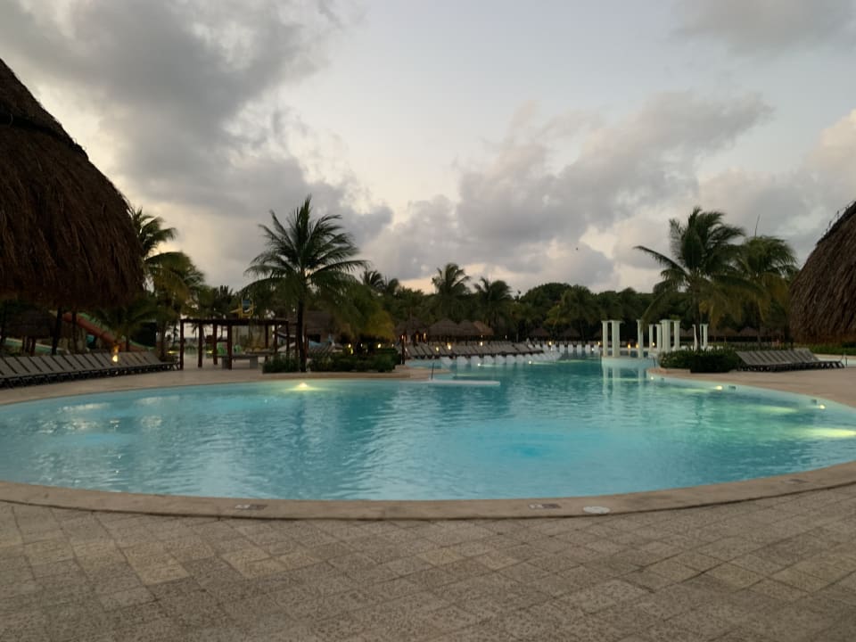 Pool Grand Palladium Kantenah Resort & Spa