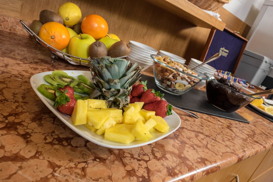 Restaurant West Point Airport Hotel