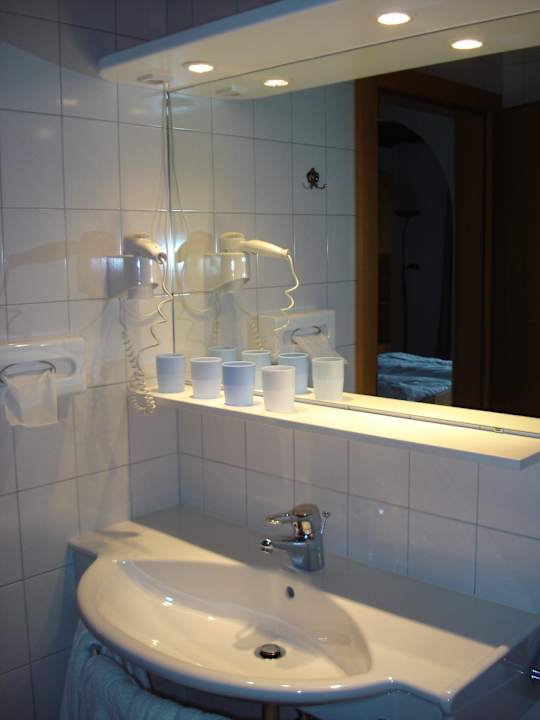 Bad Hotel Post
