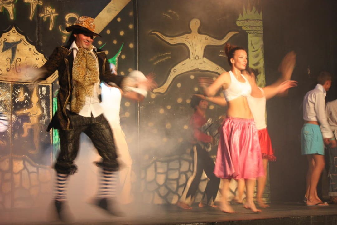 Show Club Turtas Beach Hotel