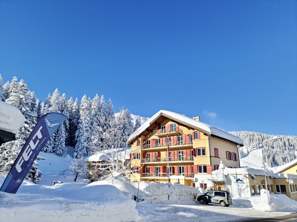 Außenansicht Grischalodge das Hotel mit Bergblick seit 1929