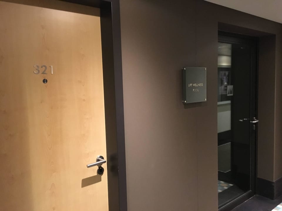 Zugangstüre zu Sauna Maritim Hotel Düsseldorf