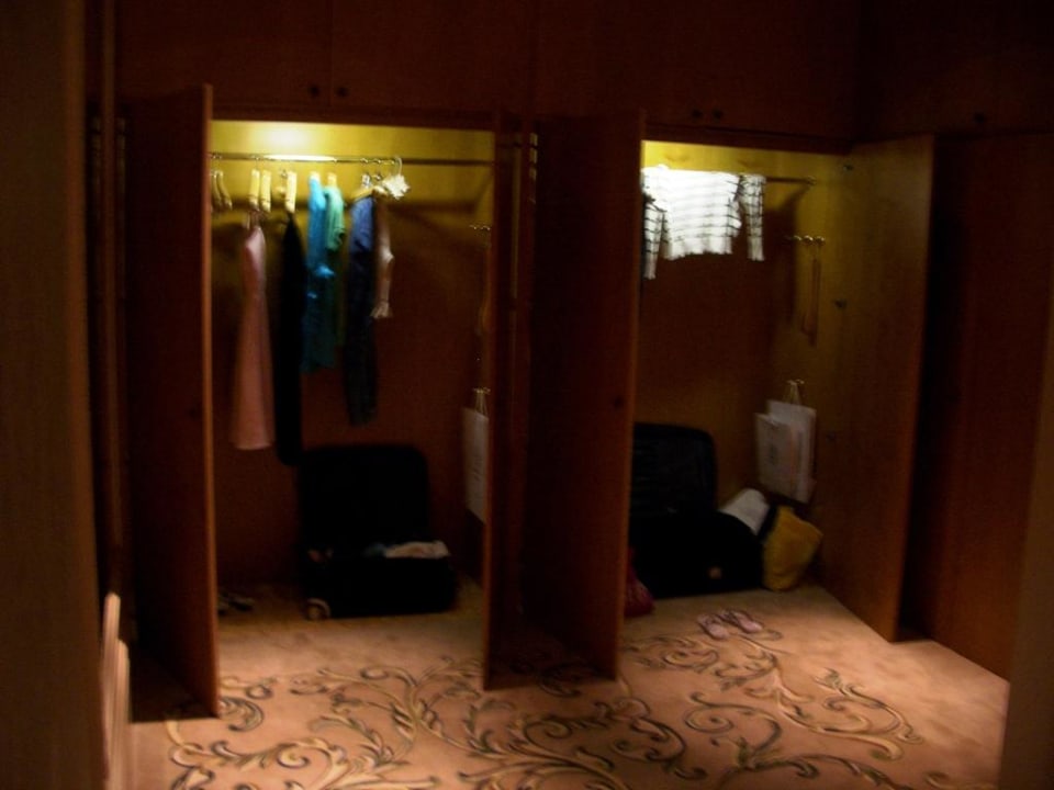 Begehbarer Kleiderschrank Emirates Palace Mandarin Oriental