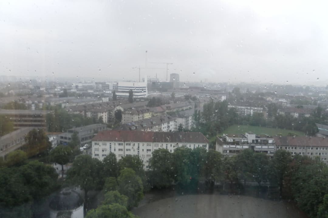 Blick aus dem Zimmer im 14. Stock HYPERION Hotel Basel