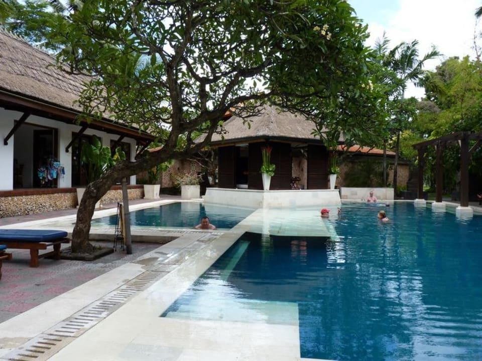 Relaxpool Puri Santrian