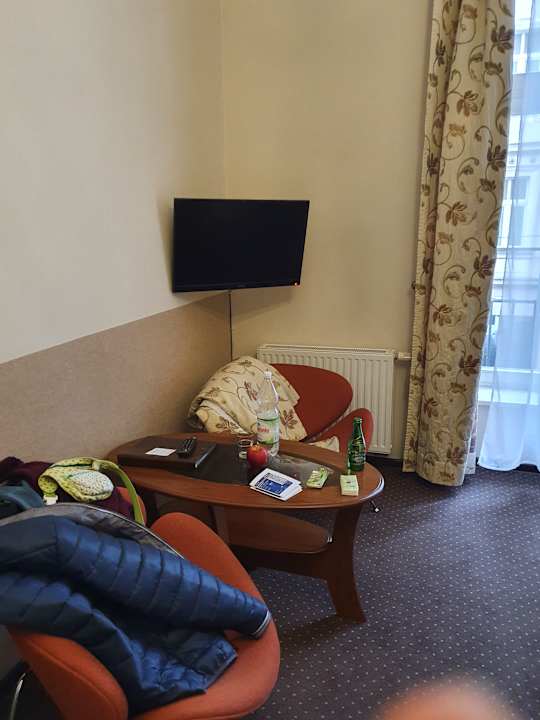 Zimmer Hotel Abella Guest Rooms