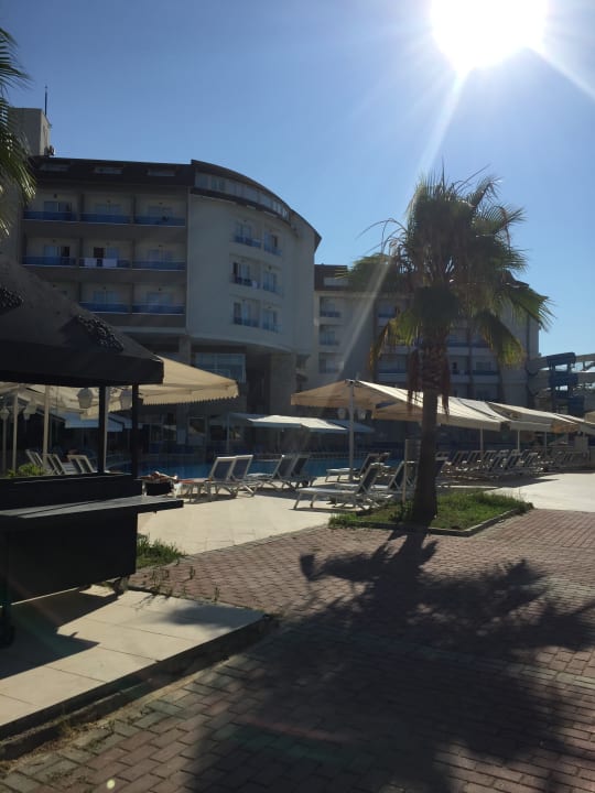 Pool Ramada Resort by Wyndham Side