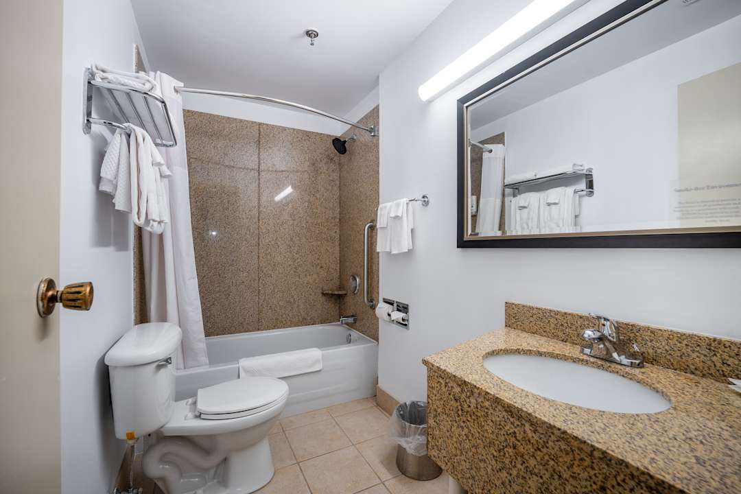 Zimmer HFX Airport Hotel