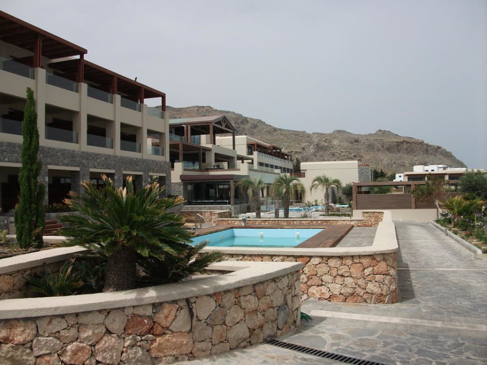 Nebenpool mit Blick auf Haupthaus Aquagrand Artistic Luxury Beach Resort - Adults only