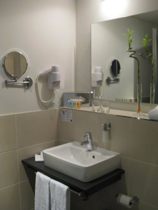 Bad INNSiDE by Meliá Berlin Mitte