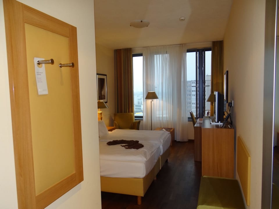 Blick ins Zimmer AMERON Köln Hotel Regent