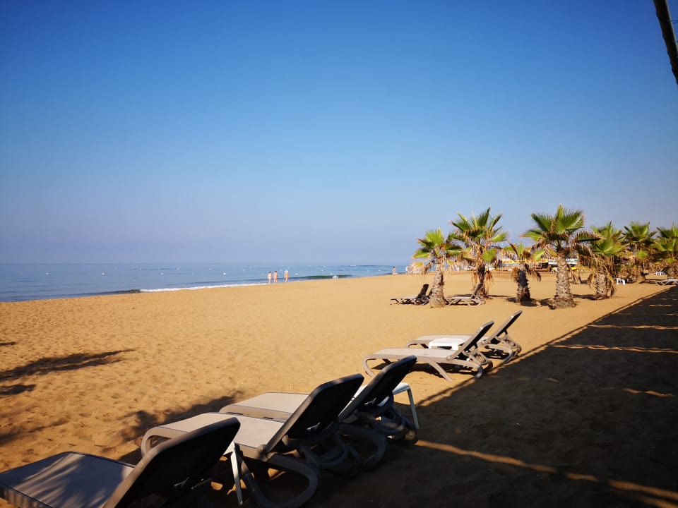 Strand Club Grand Side
