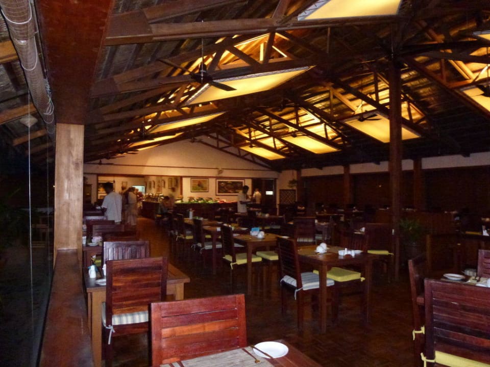 Speiseraum mit Büffet NH Collection Maldives Reethi Resort