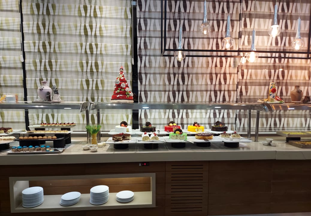 Gastro Saturn Palace Resort Hotel