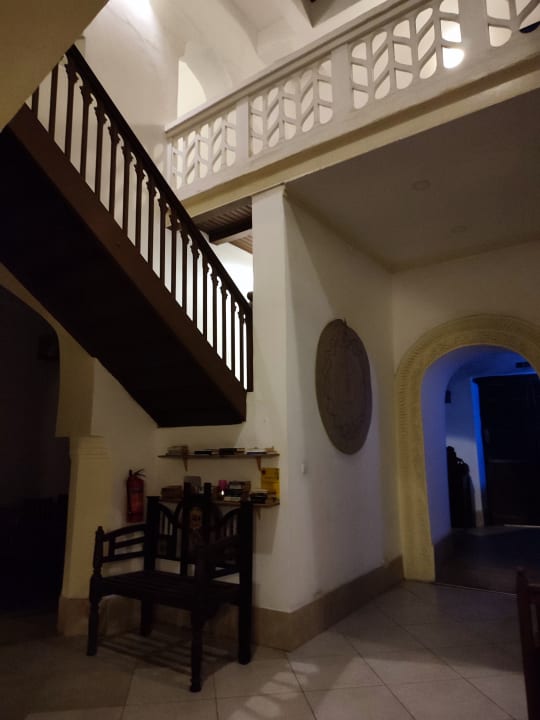 Lobby Smiles Stone Town Hotel