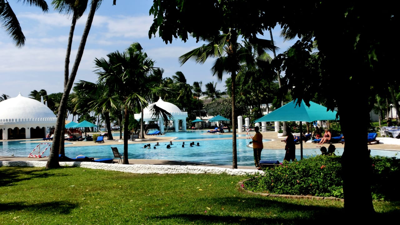 Pool Hotel Southern Palms Beach Resort