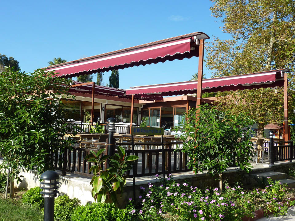 Außenansicht vom Restaurant Hotel Sirma