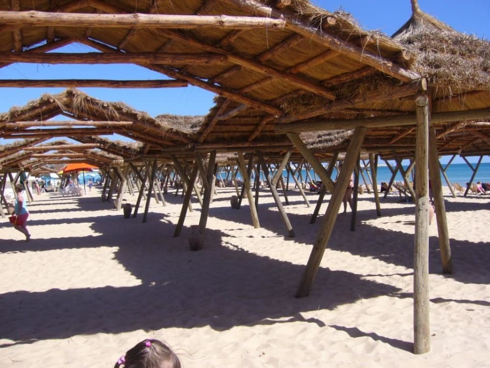 Sonnendächer am Strand The Orangers Beach Resort and Bungalows