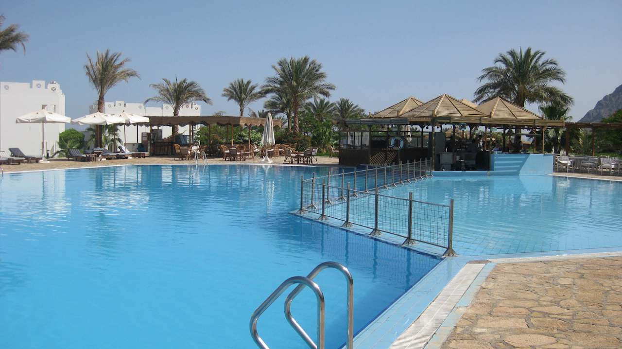 Die beste Poolbar Happy Life Village