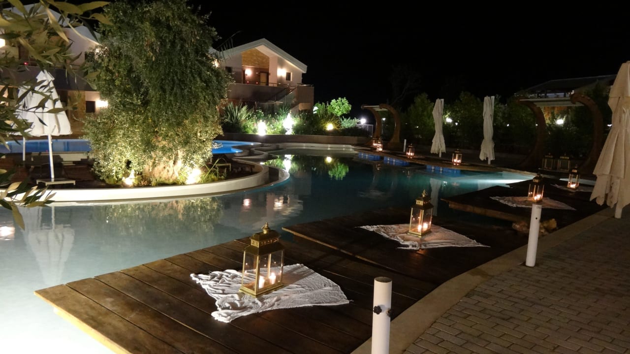 Pool mit abendlicher Illuminierung Alexandra Golden Boutique - Adults only