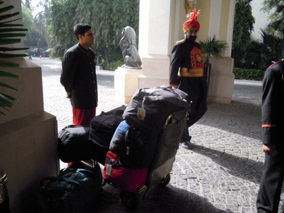 Partenza con 7 valigie.. The Imperial