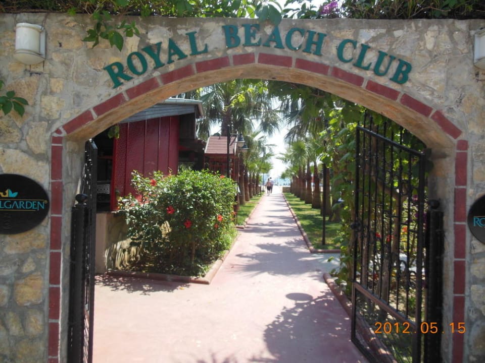 Weg zum Strand Hotel Royal Garden Beach