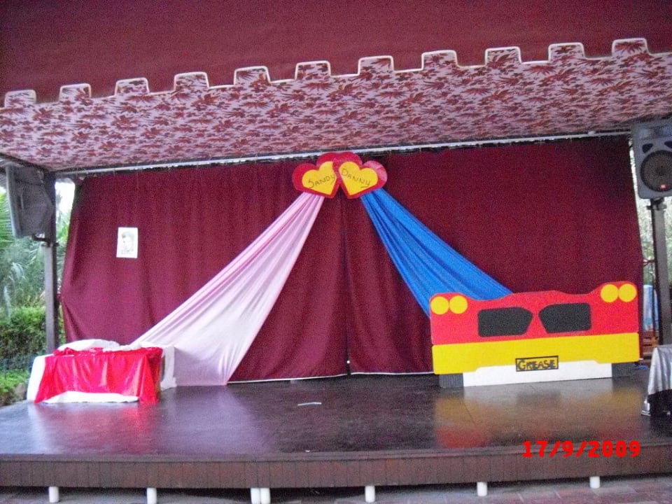 Die Animationsbühne im Poolbereich Millor Sol