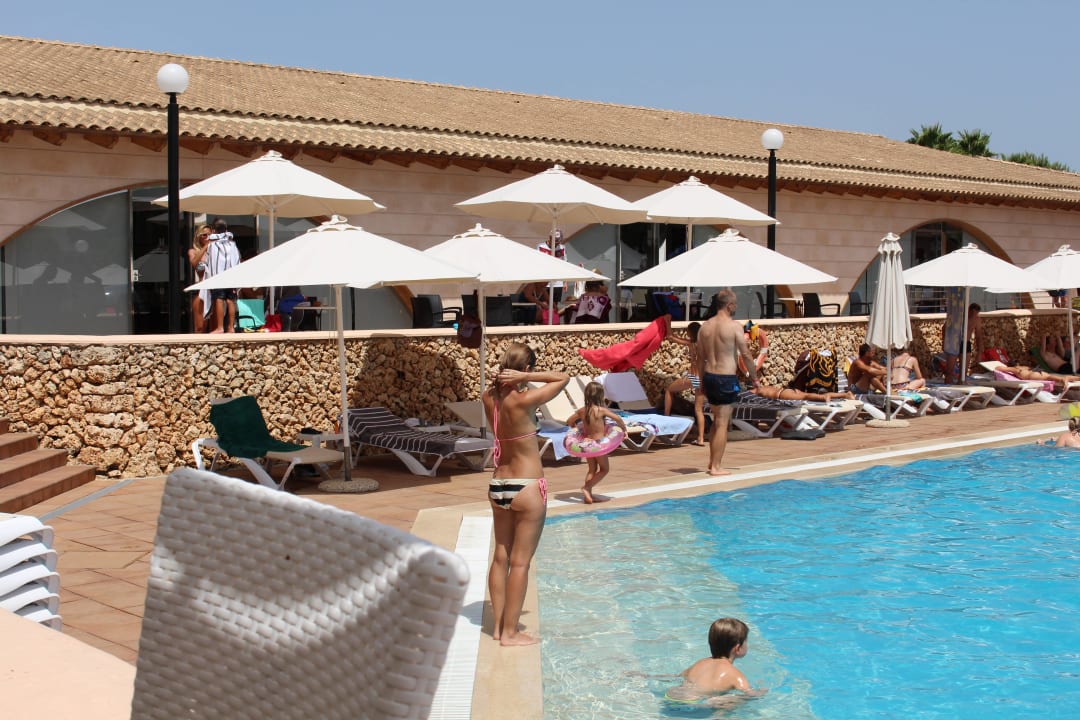 Einer der 4 Pools Hipotels Mediterraneo Club