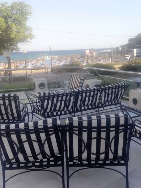 Blick vom unteren Plateau Richtung Strand Hotel Serrano Palace