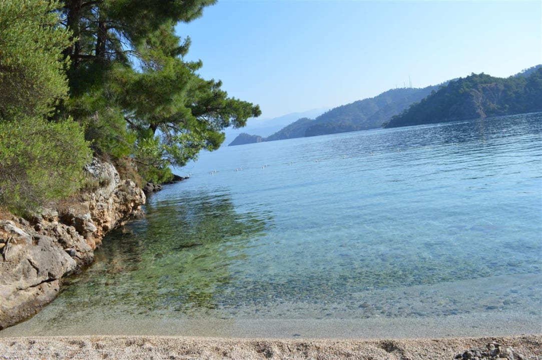 Strand Hillside Beach Club