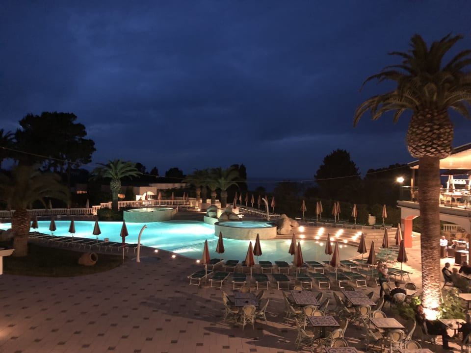 Pool bei Nacht  Aldiana Club Rocca Nettuno Calabria