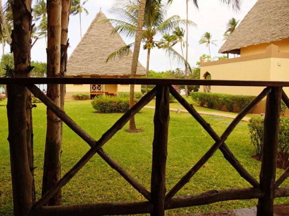 Blick vom Balkon Neptune Pwani Beach Resort & Spa