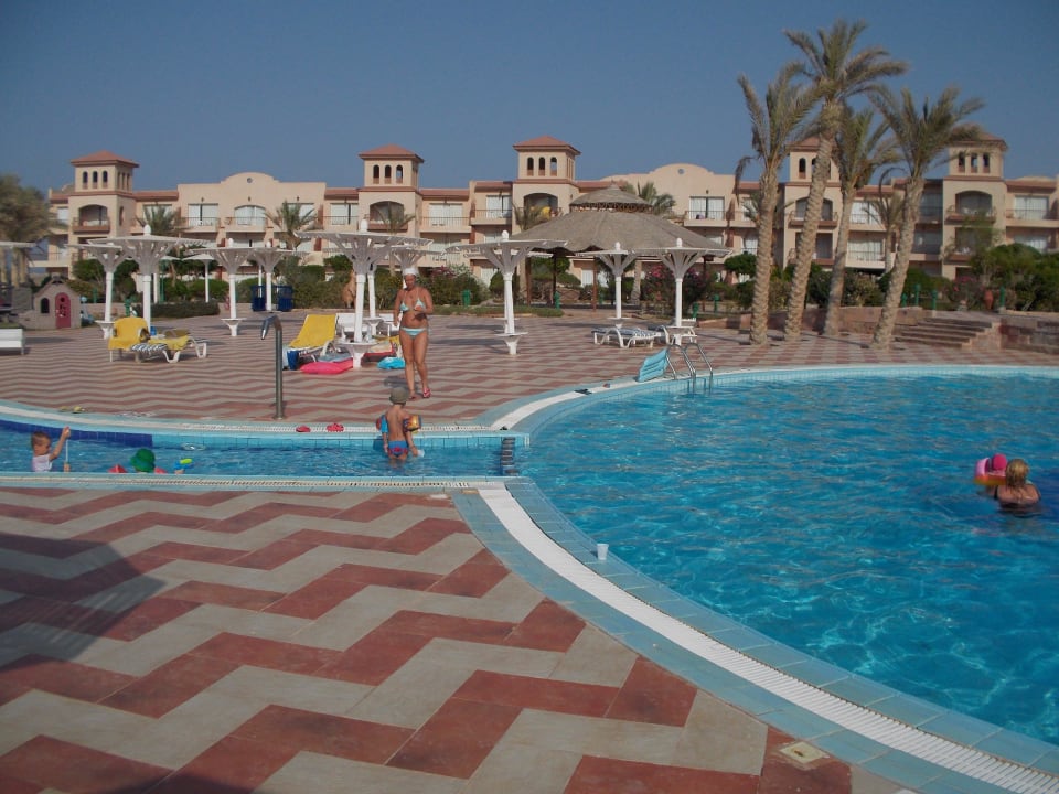Pool Pensée Royal Garden Beach Resort