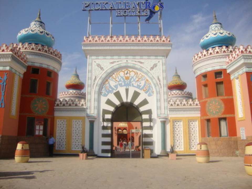 Eingang Pickalbatros Alf Leila Wa Leila Resort - Neverland Hurghada