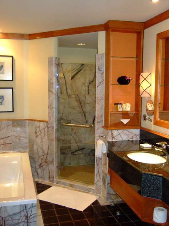 Luxuriöses Bad - immer super sauber gewesen Dinso Resort & Villas Ko Chang, Vignette Collection by IHG