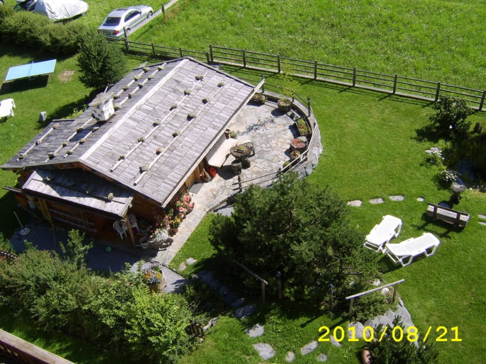 Blick auf den Garten Ferienwohnungen am Matinesweg, Serfaus