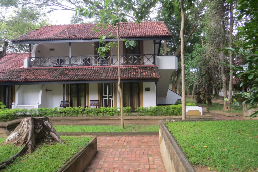 Blick auf Gebäudeteil Cinnamon Lodge Habarana