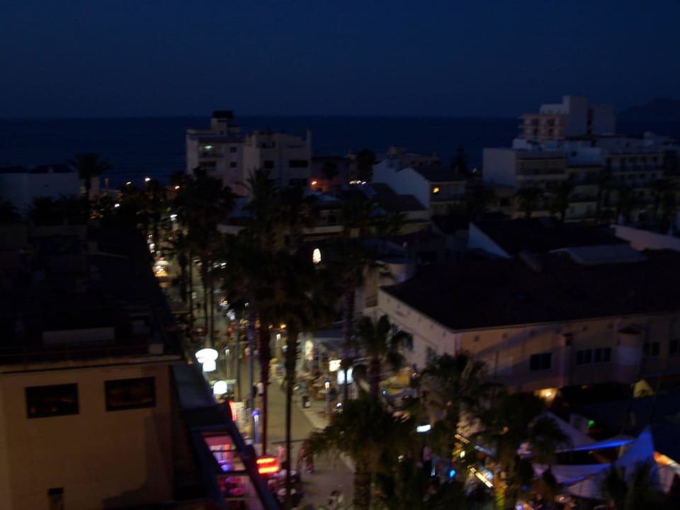 Einkaufsstrasse Abends Grupotel Farrutx