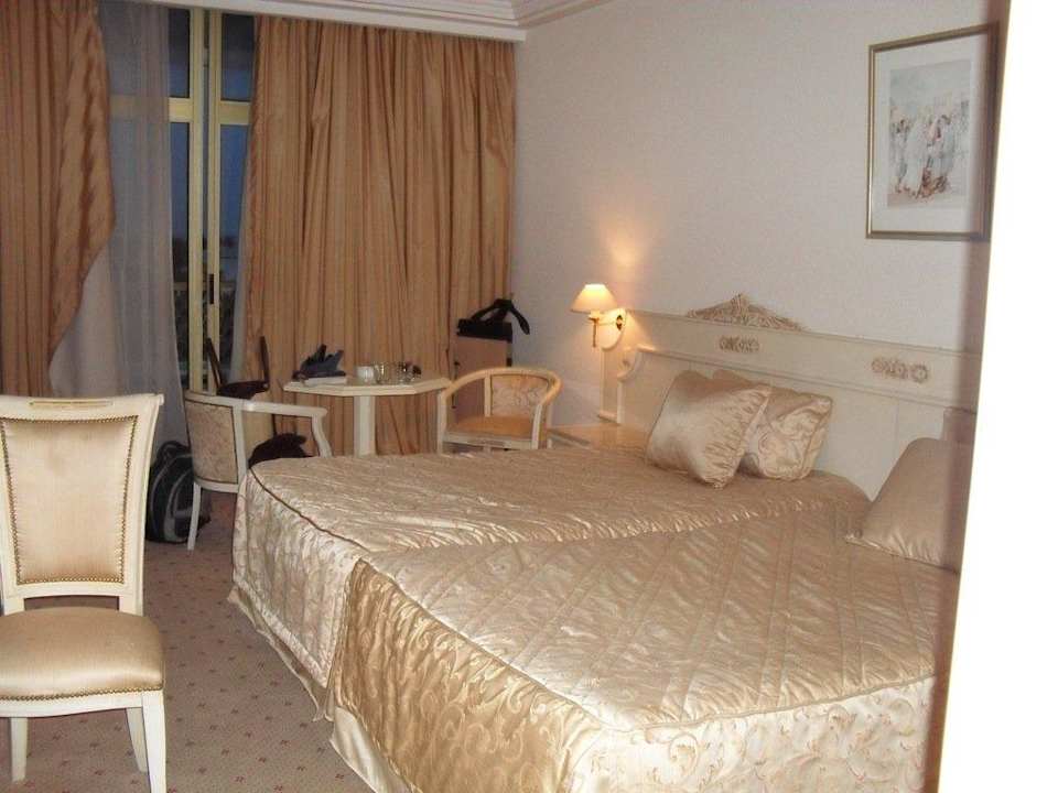 To ja urwałam już zasłonę  Hotel Amir Palace