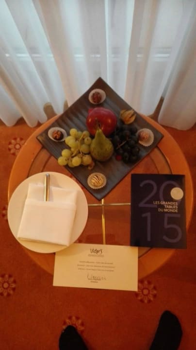 Begrüßung auf dem Zimmer Victor's Residenz-Hotel Schloss Berg