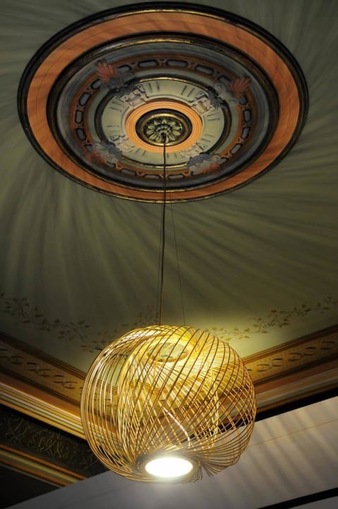 Ausgefallene Lampen in jedem Zimmer anders Sant Francesc Hotel Singular