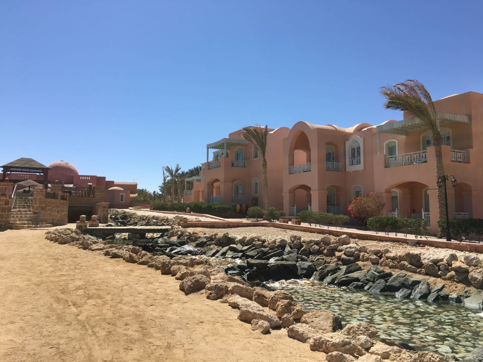 Außenansicht der Gebäude Radisson Blu Resort, El Quseir